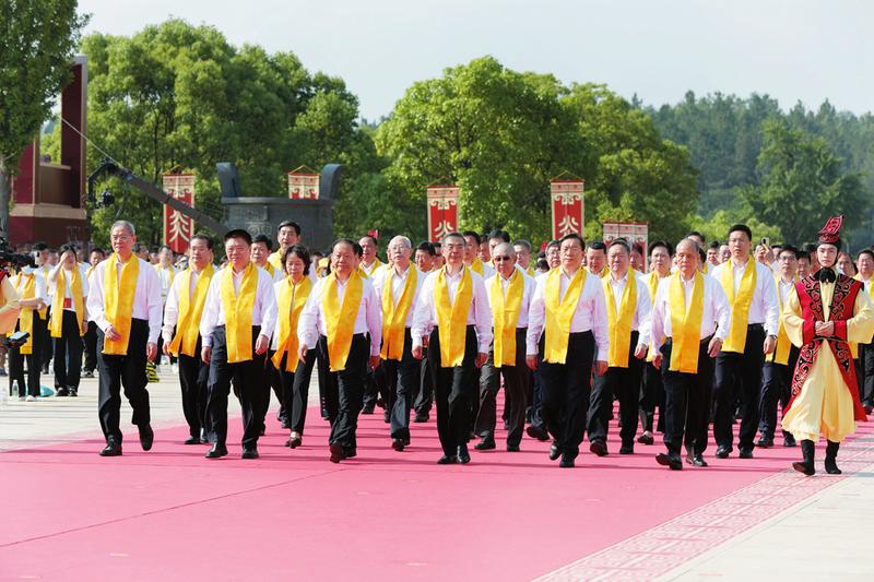 海内外炎黄子孙齐聚烈山寻根溯源 癸卯年拜谒炎帝神农大典隆重举行 彭清华周强王蒙徽王忠林张志军林中森出席 孙伟主持